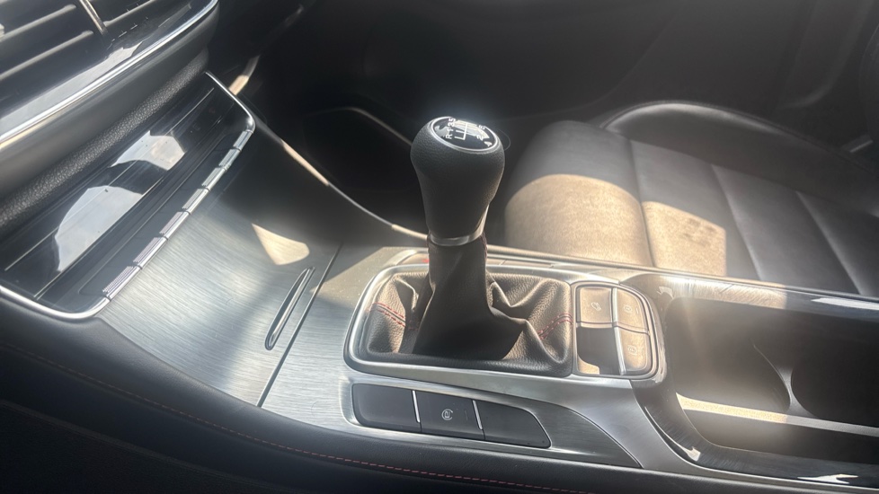 MG HS 1.5 T-GDI Excite 5dr Petrol Hatchback - Image 13