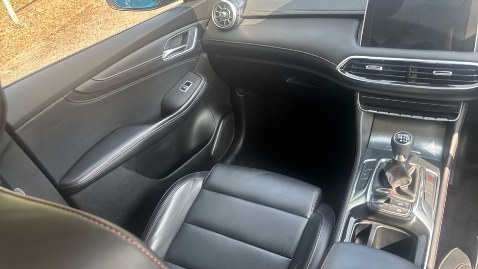 MG HS 1.5 T-GDI Excite 5dr Petrol Hatchback - Image 14