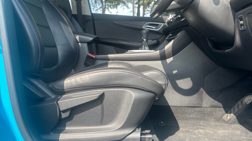 MG HS 1.5 T-GDI Excite 5dr Petrol Hatchback - Image 42