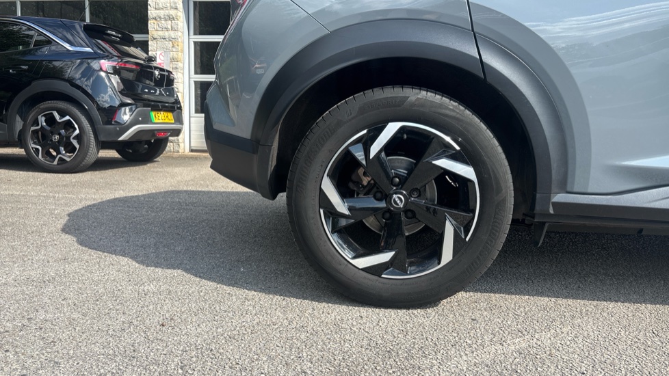 Nissan Juke 1.0 DiG-T 114 N-Connecta 5dr DCT Petrol Hatchback - Image 7