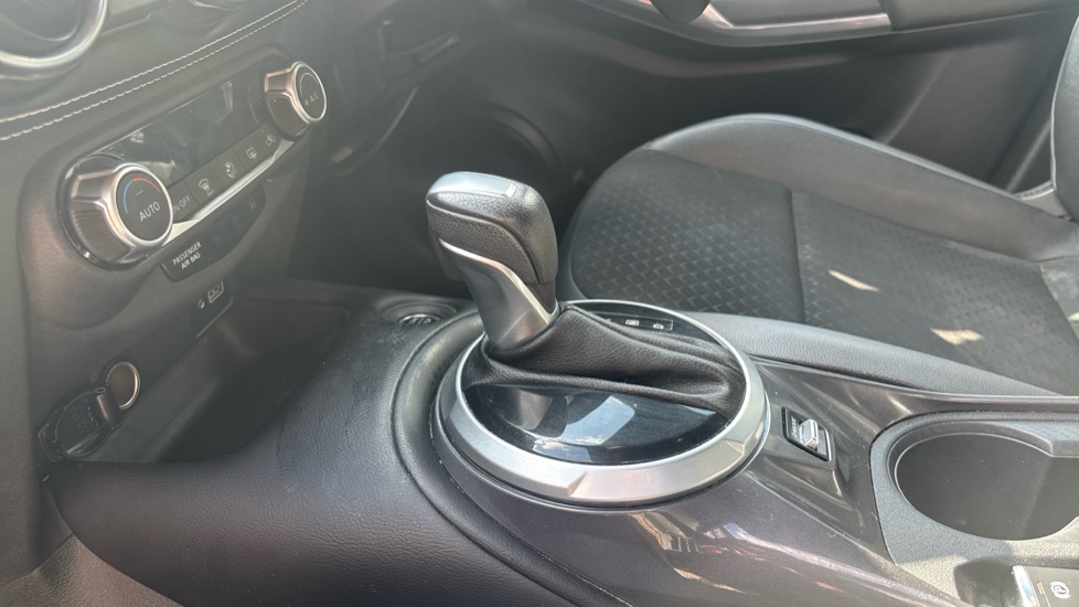 Nissan Juke 1.0 DiG-T 114 N-Connecta 5dr DCT Petrol Hatchback - Image 13