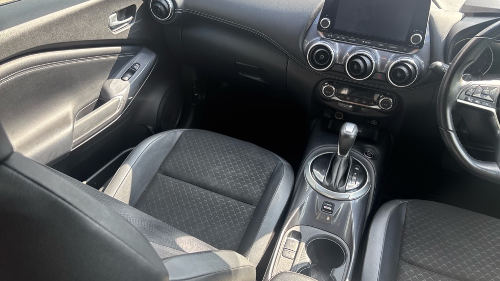 Nissan Juke 1.0 DiG-T 114 N-Connecta 5dr DCT Petrol Hatchback - Image 14
