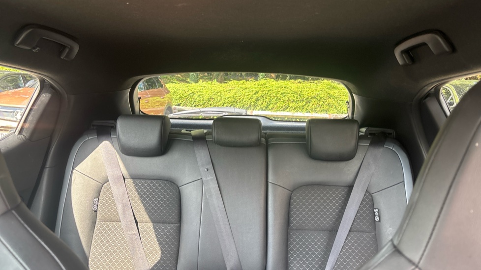 Nissan Juke 1.0 DiG-T 114 N-Connecta 5dr DCT Petrol Hatchback - Image 15