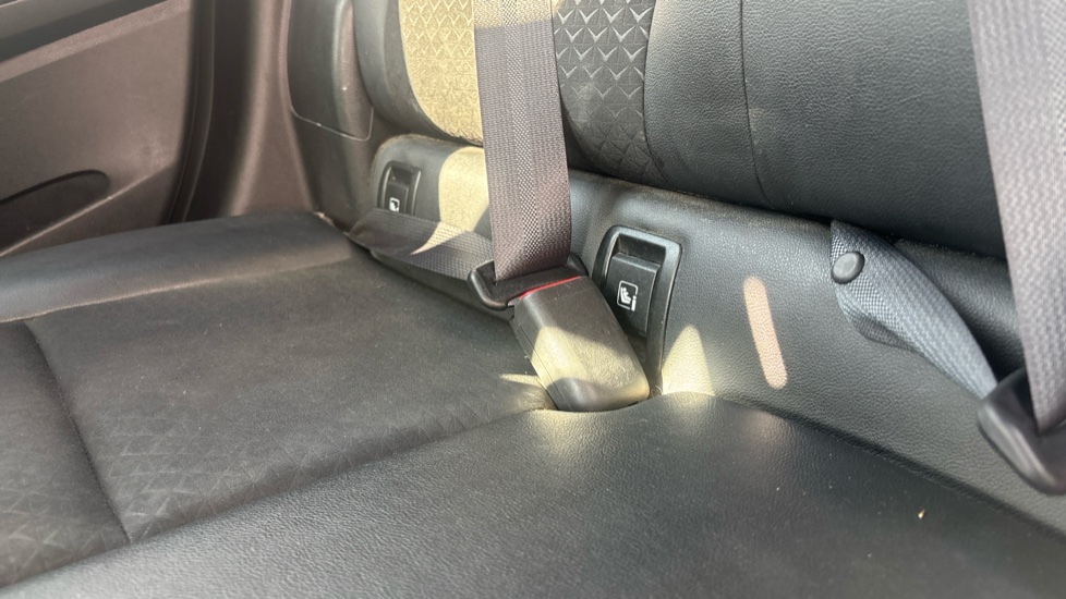 Nissan Juke 1.0 DiG-T 114 N-Connecta 5dr DCT Petrol Hatchback - Image 17