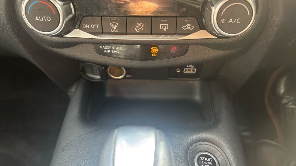 Nissan Juke 1.0 DiG-T 114 N-Connecta 5dr DCT Petrol Hatchback - Image 27