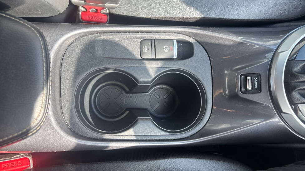 Nissan Juke 1.0 DiG-T 114 N-Connecta 5dr DCT Petrol Hatchback - Image 28