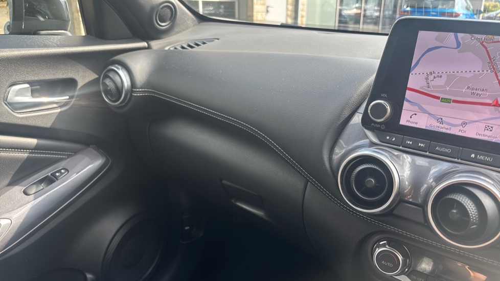 Nissan Juke 1.0 DiG-T 114 N-Connecta 5dr DCT Petrol Hatchback - Image 31