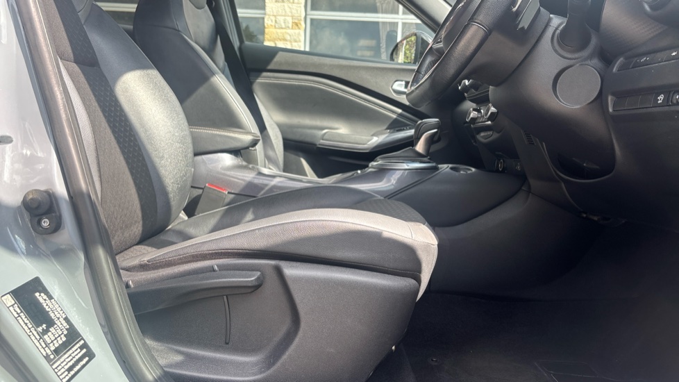 Nissan Juke 1.0 DiG-T 114 N-Connecta 5dr DCT Petrol Hatchback - Image 38
