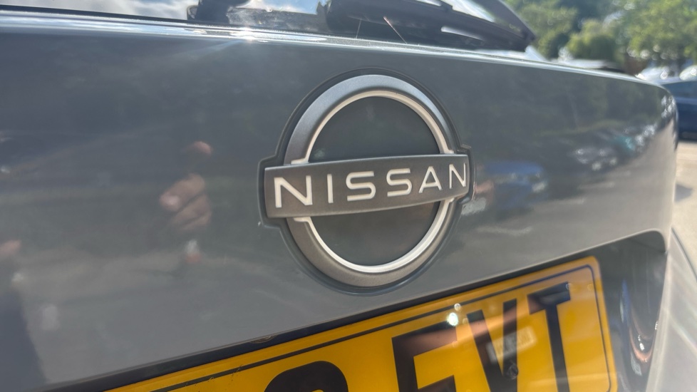 Nissan Juke 1.0 DiG-T 114 N-Connecta 5dr DCT Petrol Hatchback - Image 41