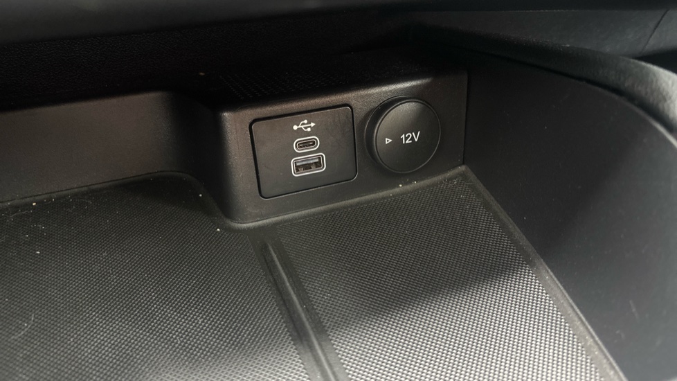 Ford Kuga 1.5 EcoBoost 150 ST-Line X Edition 5dr Petrol Estate - Image 35