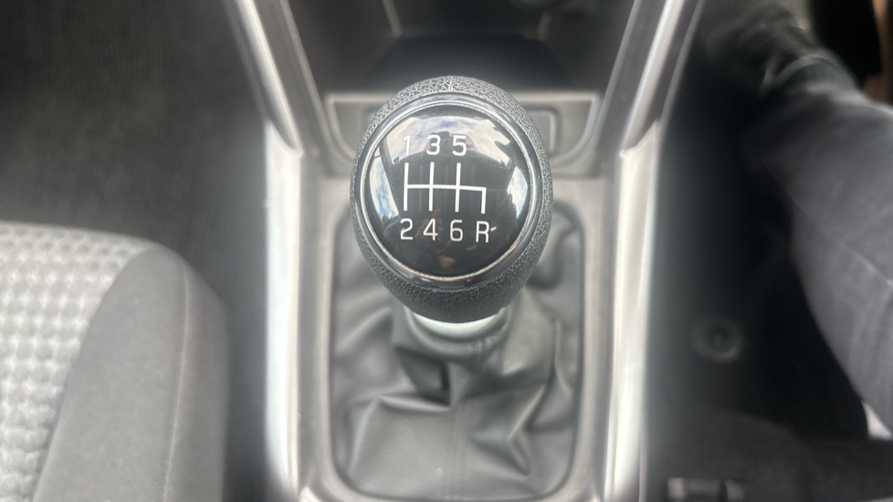 Suzuki S-Cross 1.4 Boosterjet 48V Hybrid Motion 5dr Petrol Hatchback - Image 29