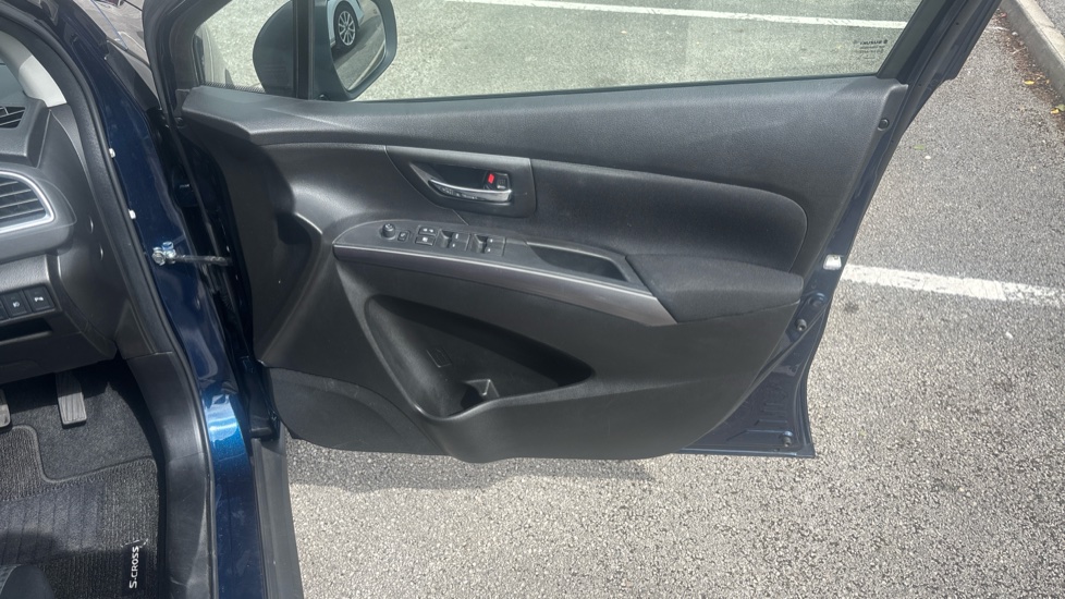 Suzuki S-Cross 1.4 Boosterjet 48V Hybrid Motion 5dr Petrol Hatchback - Image 40