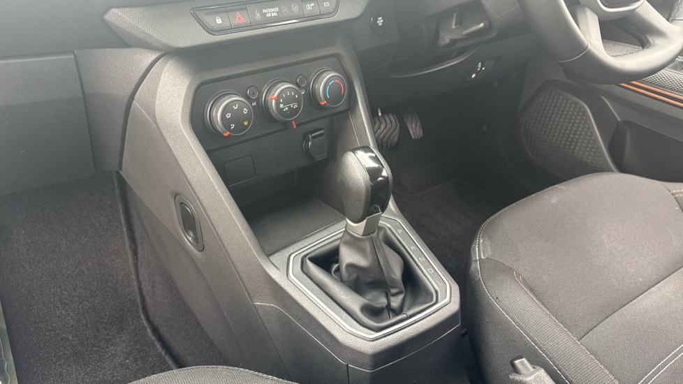 Dacia Sandero Stepway 1.0 TCe Expression 5dr CVT Petrol Hatchback - Image 13