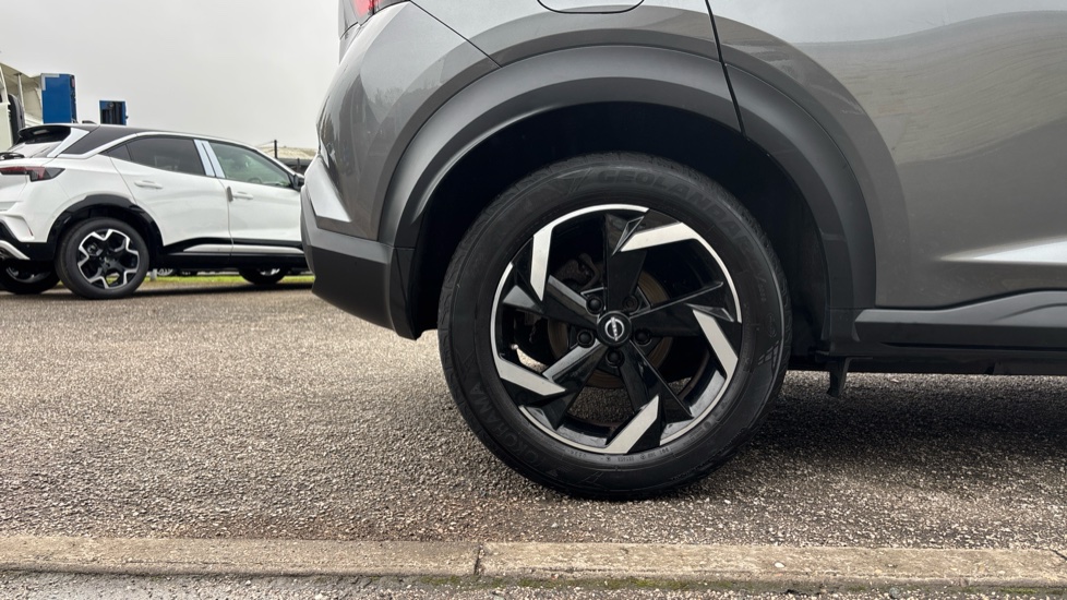 Nissan Juke 1.6 Hybrid N-Connecta 5dr Auto Hybrid Hatchback - Image 7