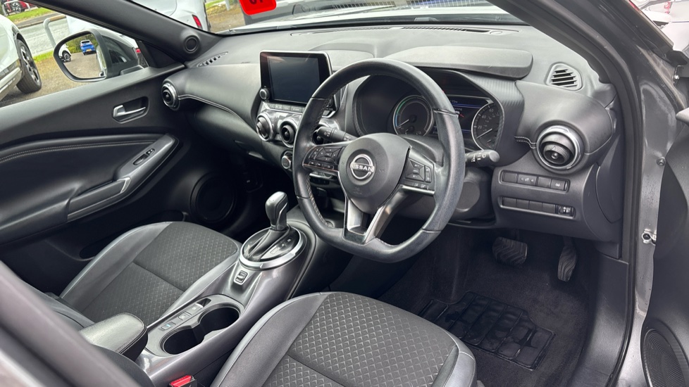 Nissan Juke 1.6 Hybrid N-Connecta 5dr Auto Hybrid Hatchback - Image 11