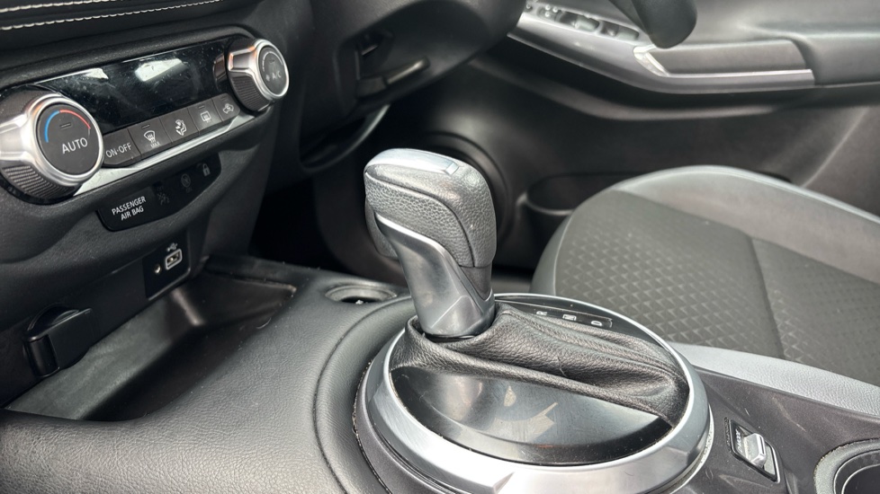 Nissan Juke 1.6 Hybrid N-Connecta 5dr Auto Hybrid Hatchback - Image 13