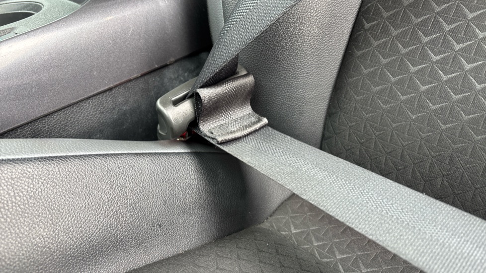 Nissan Juke 1.6 Hybrid N-Connecta 5dr Auto Hybrid Hatchback - Image 17