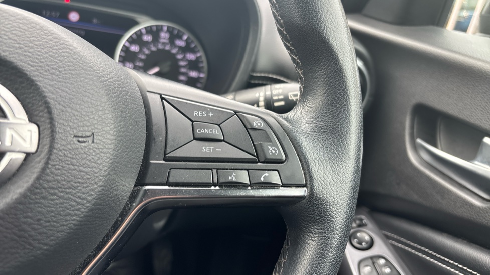 Nissan Juke 1.6 Hybrid N-Connecta 5dr Auto Hybrid Hatchback - Image 23
