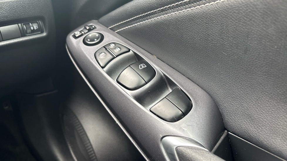 Nissan Juke 1.6 Hybrid N-Connecta 5dr Auto Hybrid Hatchback - Image 24