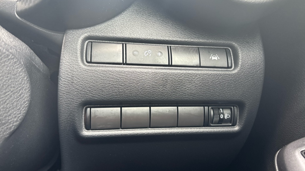 Nissan Juke 1.6 Hybrid N-Connecta 5dr Auto Hybrid Hatchback - Image 25