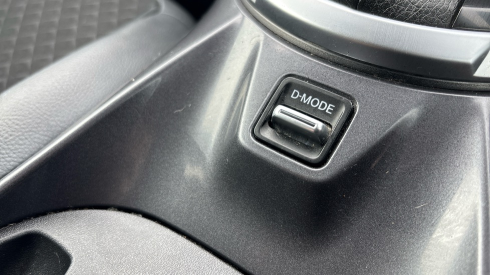Nissan Juke 1.6 Hybrid N-Connecta 5dr Auto Hybrid Hatchback - Image 28