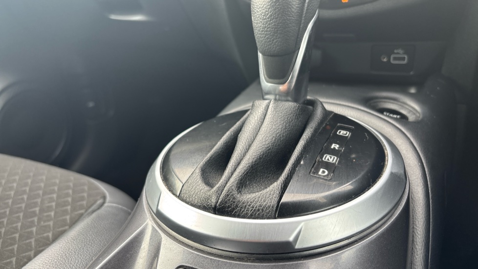 Nissan Juke 1.6 Hybrid N-Connecta 5dr Auto Hybrid Hatchback - Image 29