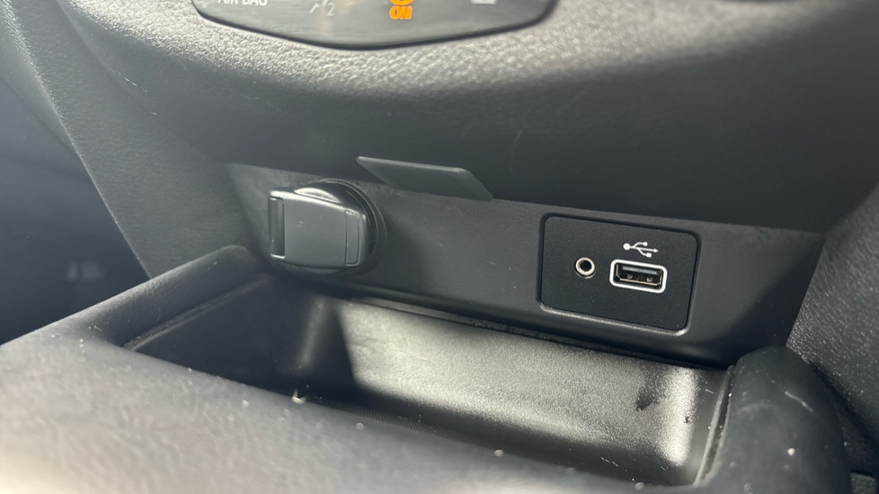 Nissan Juke 1.6 Hybrid N-Connecta 5dr Auto Hybrid Hatchback - Image 30