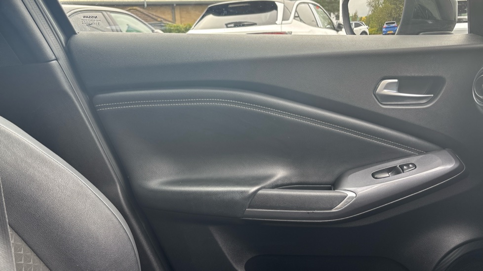 Nissan Juke 1.6 Hybrid N-Connecta 5dr Auto Hybrid Hatchback - Image 32