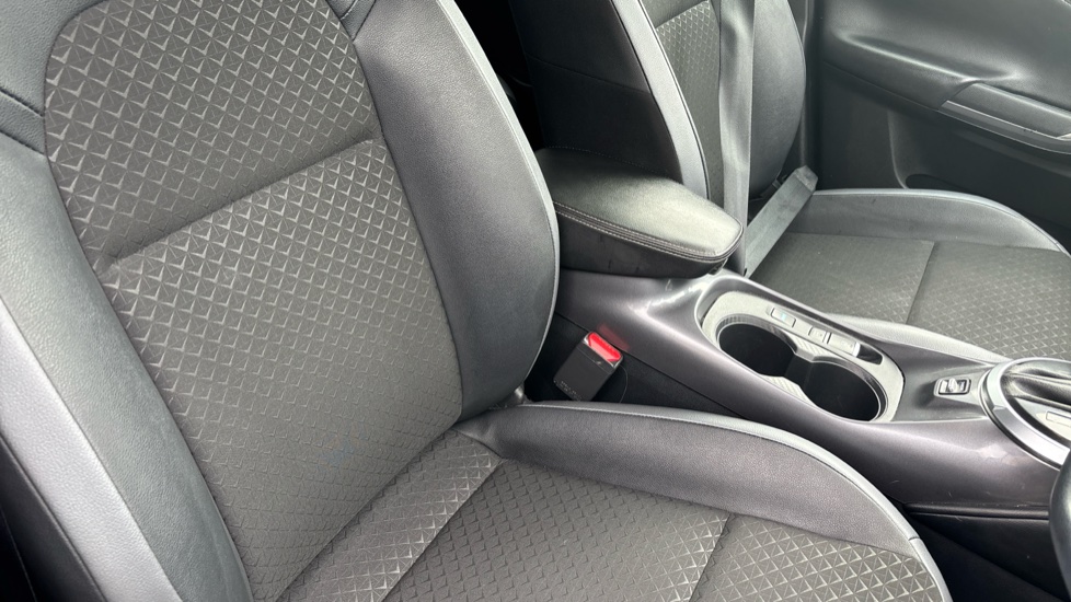 Nissan Juke 1.6 Hybrid N-Connecta 5dr Auto Hybrid Hatchback - Image 36
