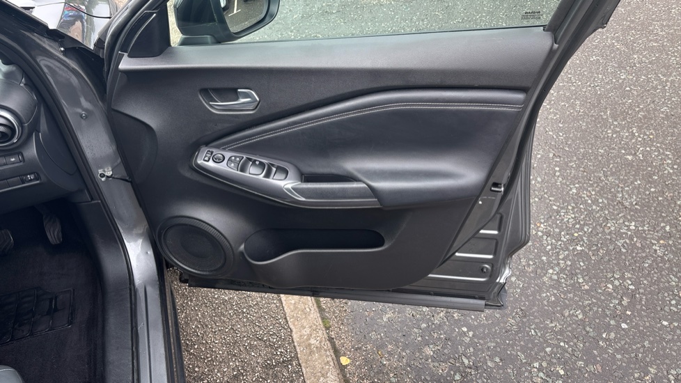 Nissan Juke 1.6 Hybrid N-Connecta 5dr Auto Hybrid Hatchback - Image 37