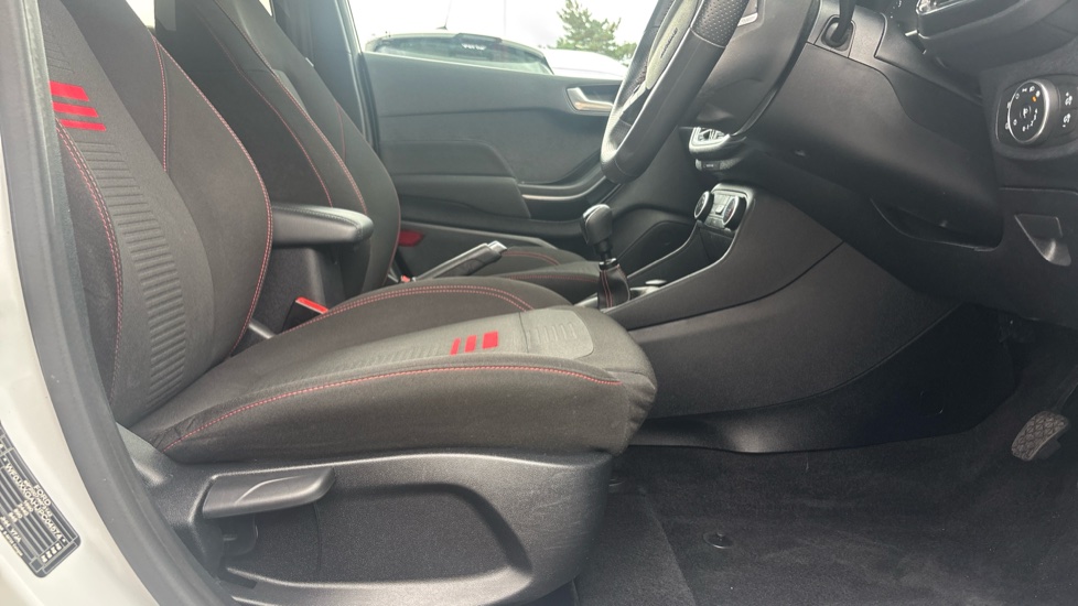 Ford Fiesta 1.0 EcoBoost ST-Line 5dr Petrol Hatchback - Image 40
