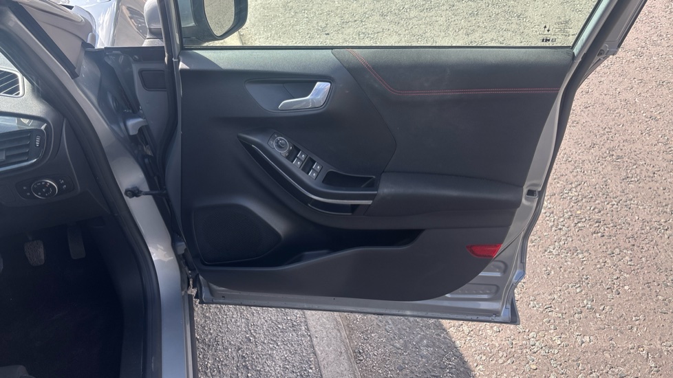 Ford Puma 1.0 EcoBoost Hybrid mHEV ST-Line 5dr Petrol Hatchback - Image 45