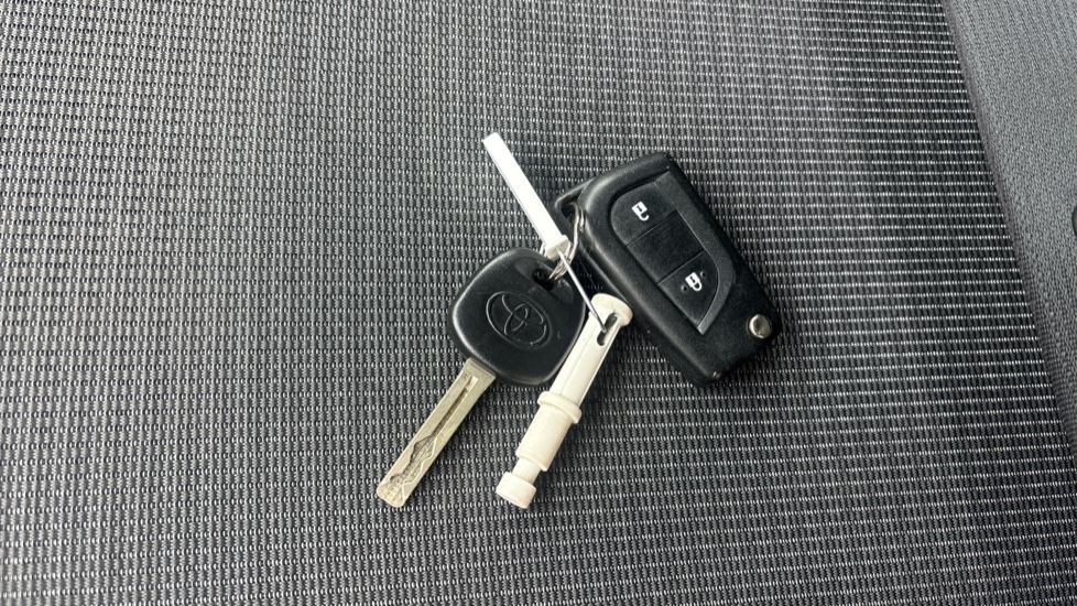 Toyota Aygo 1.0 VVT-i X-Play TSS 5dr x-shift Petrol Hatchback - Image 19