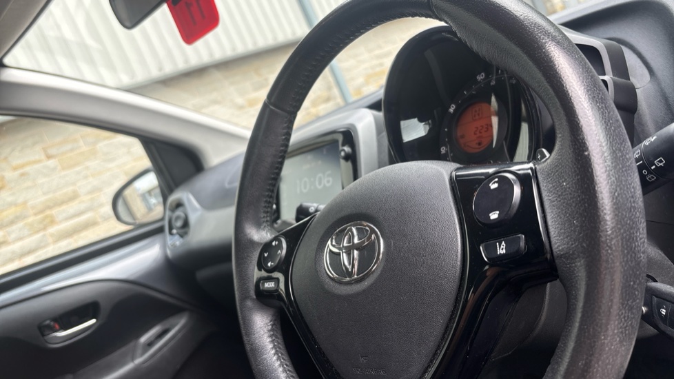 Toyota Aygo 1.0 VVT-i X-Play TSS 5dr x-shift Petrol Hatchback - Image 21