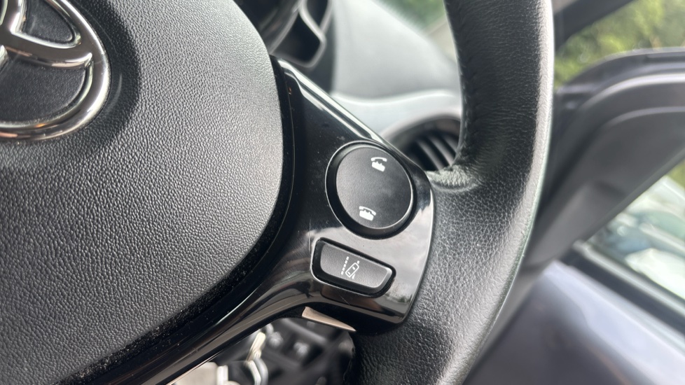 Toyota Aygo 1.0 VVT-i X-Play TSS 5dr x-shift Petrol Hatchback - Image 23