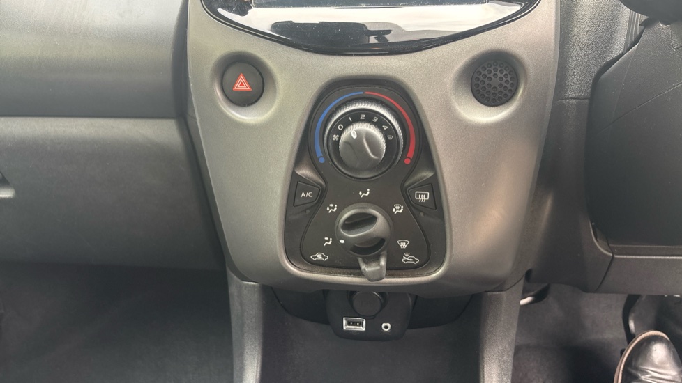 Toyota Aygo 1.0 VVT-i X-Play TSS 5dr x-shift Petrol Hatchback - Image 29