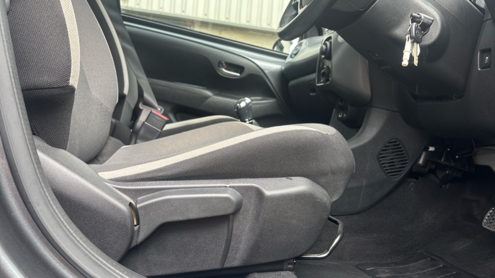 Toyota Aygo 1.0 VVT-i X-Play TSS 5dr x-shift Petrol Hatchback - Image 37