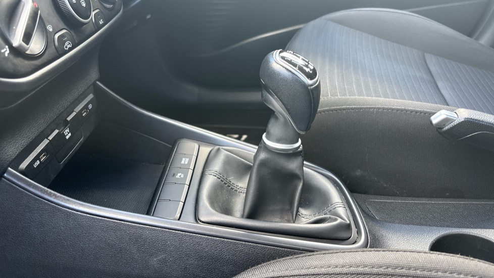 Hyundai i20 1.0T GDi 48V MHD SE Connect 5dr Petrol Hatchback - Image 13