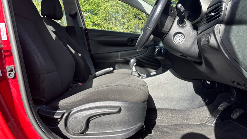 Hyundai i20 1.0T GDi 48V MHD SE Connect 5dr Petrol Hatchback - Image 35