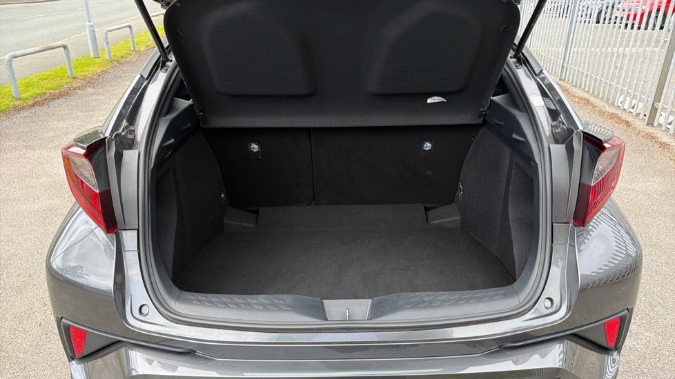 Toyota C-HR 1.8 Hybrid Icon 5dr CVT Hybrid Hatchback - Image 4