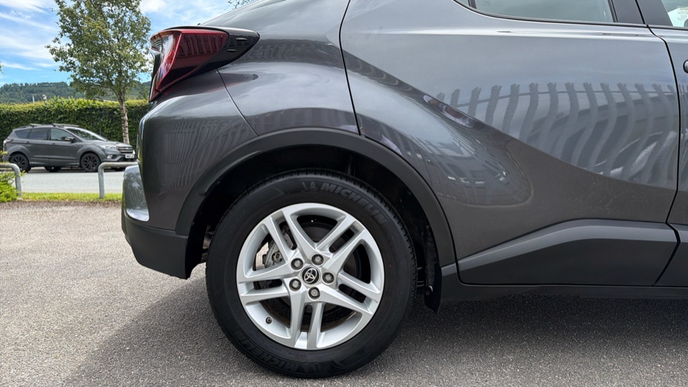 Toyota C-HR 1.8 Hybrid Icon 5dr CVT Hybrid Hatchback - Image 7
