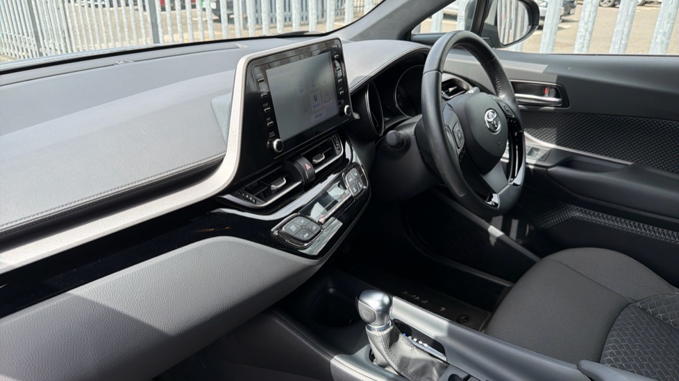 Toyota C-HR 1.8 Hybrid Icon 5dr CVT Hybrid Hatchback - Image 9
