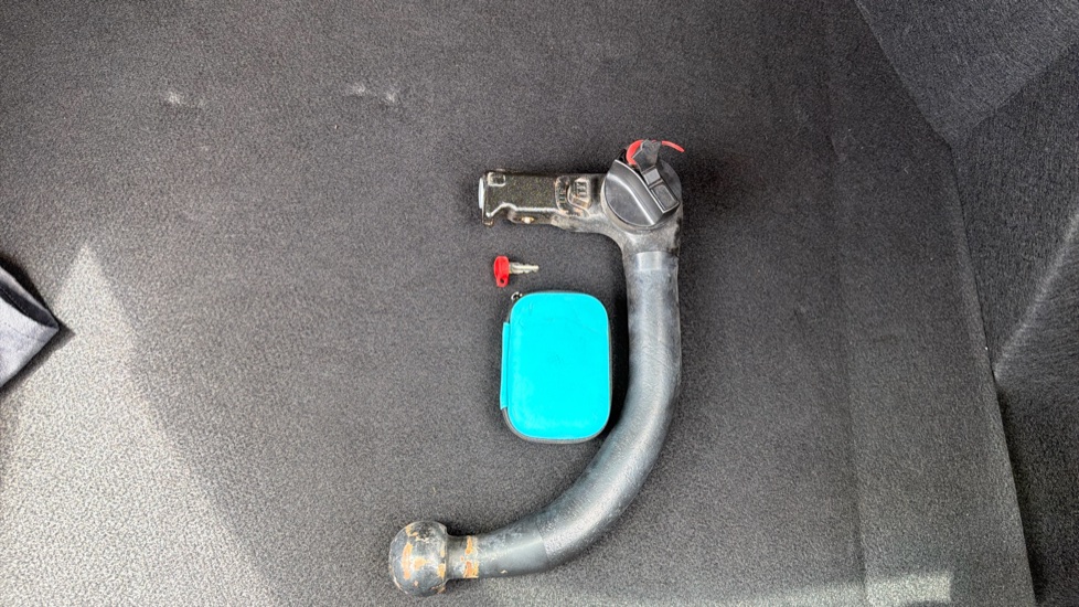 Toyota C-HR 1.8 Hybrid Icon 5dr CVT Hybrid Hatchback - Image 31