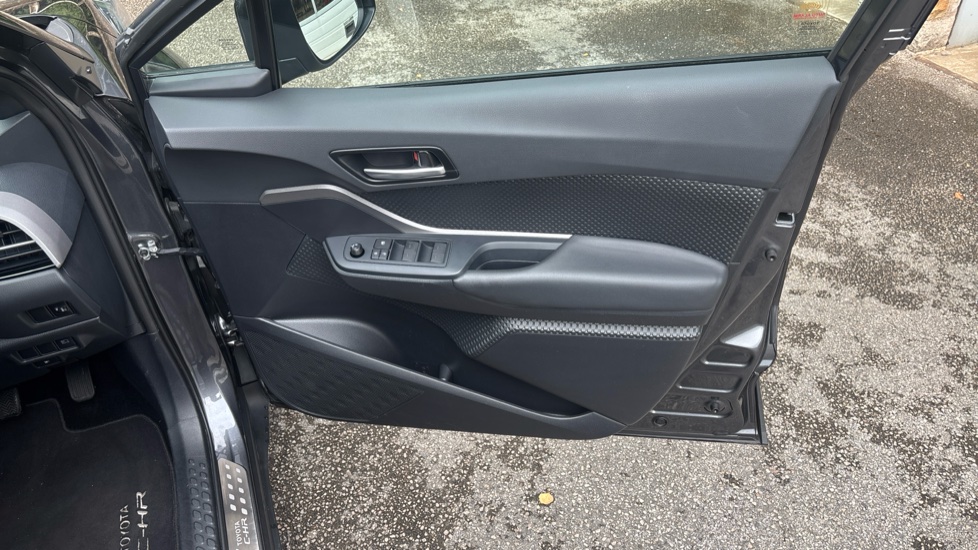 Toyota C-HR 1.8 Hybrid Icon 5dr CVT Hybrid Hatchback - Image 38