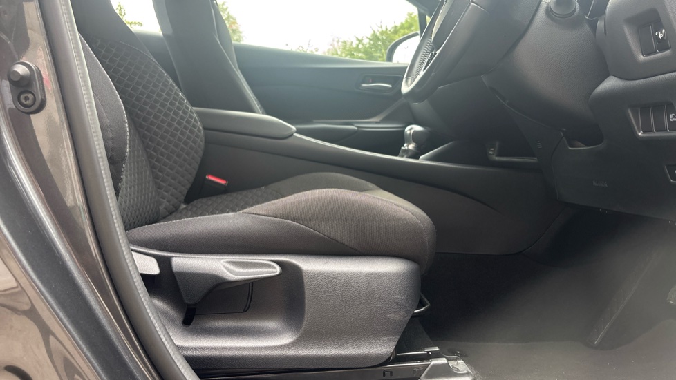 Toyota C-HR 1.8 Hybrid Icon 5dr CVT Hybrid Hatchback - Image 39