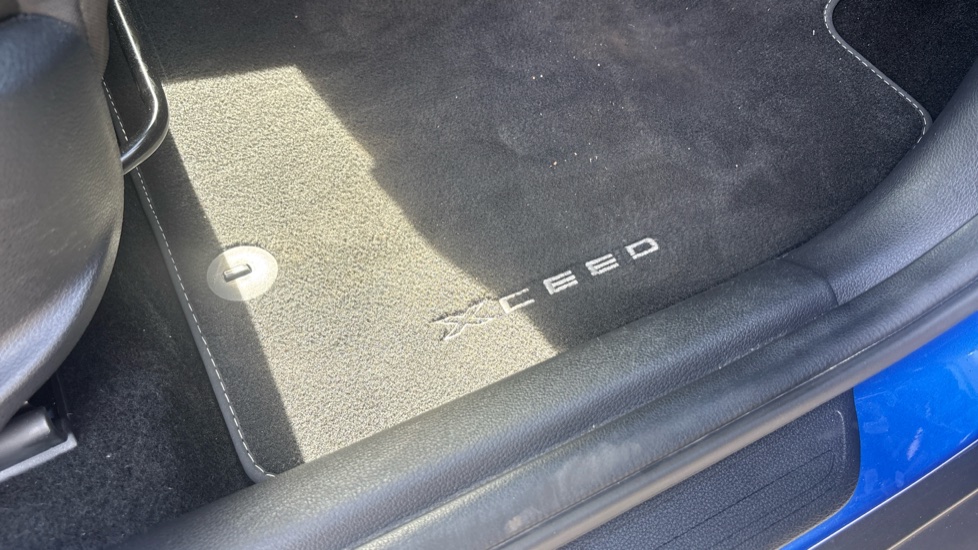 Kia Xceed 1.5T GDi ISG 2 5dr Petrol Hatchback - Image 38