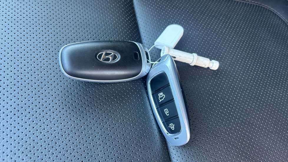 Hyundai TUCSON 1.6 TGDi Plug-in Hybrid Ultimate 5dr 4WD Auto Estate - Image 20