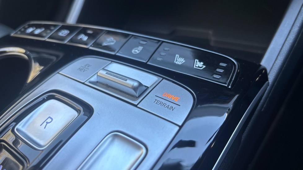Hyundai TUCSON 1.6 TGDi Plug-in Hybrid Ultimate 5dr 4WD Auto Estate - Image 31