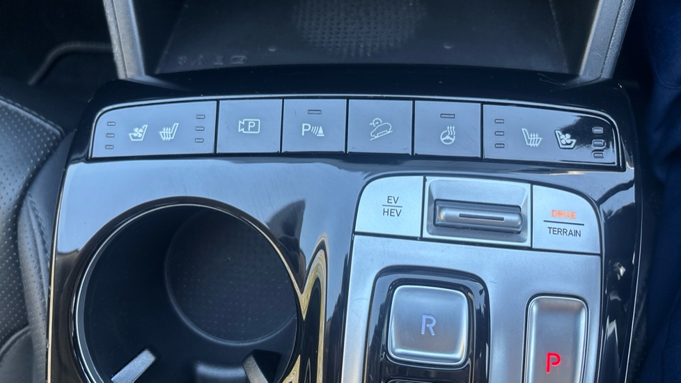 Hyundai TUCSON 1.6 TGDi Plug-in Hybrid Ultimate 5dr 4WD Auto Estate - Image 33