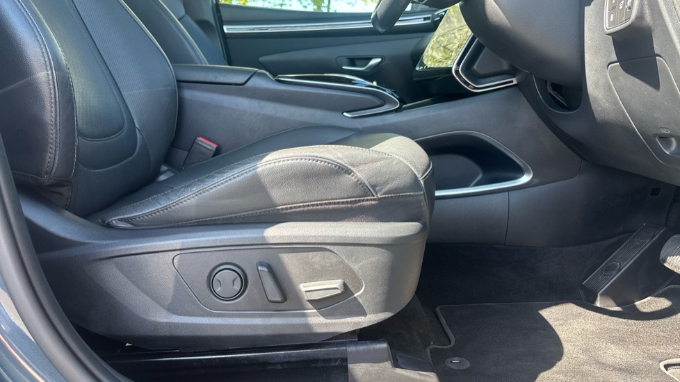 Hyundai TUCSON 1.6 TGDi Plug-in Hybrid Ultimate 5dr 4WD Auto Estate - Image 43